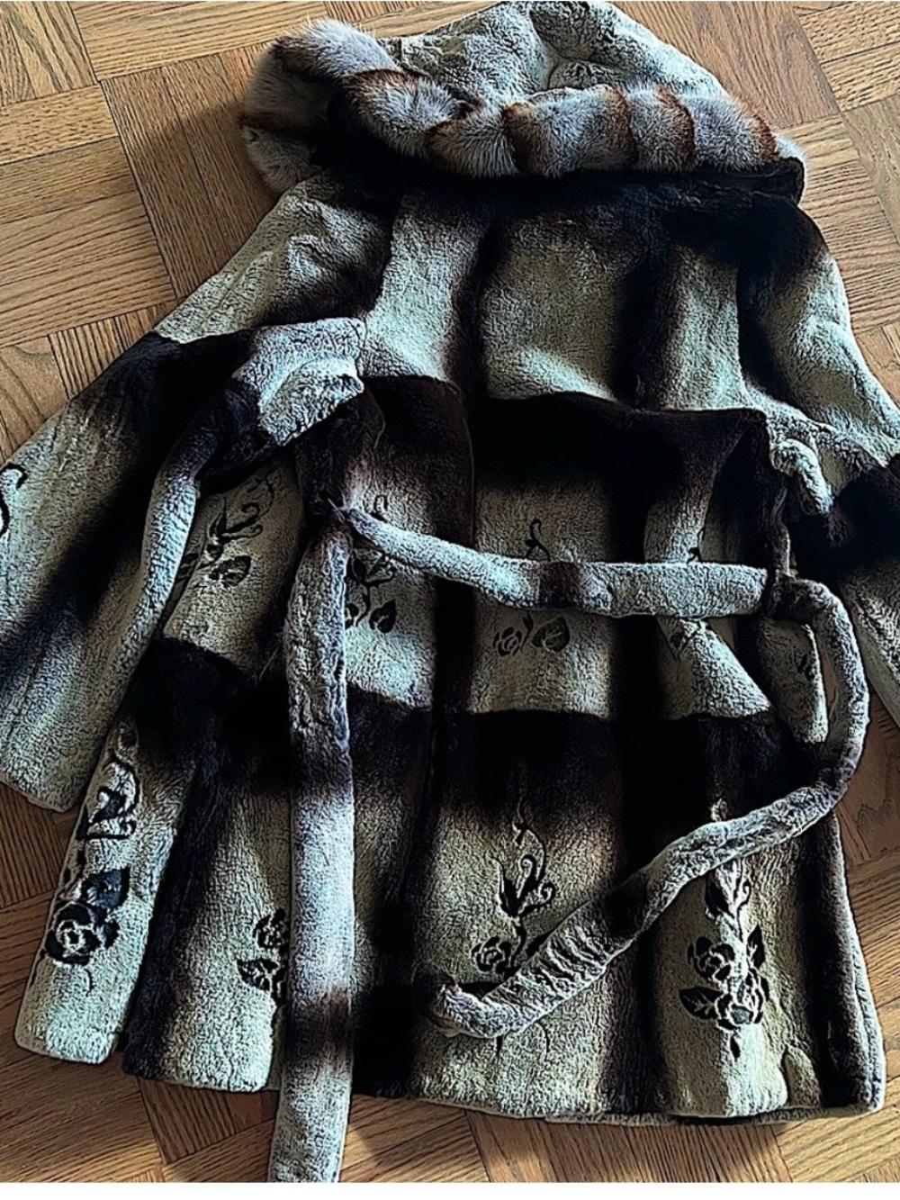 Genuine chinchilla hooded fur coat - Picture 10 of 15